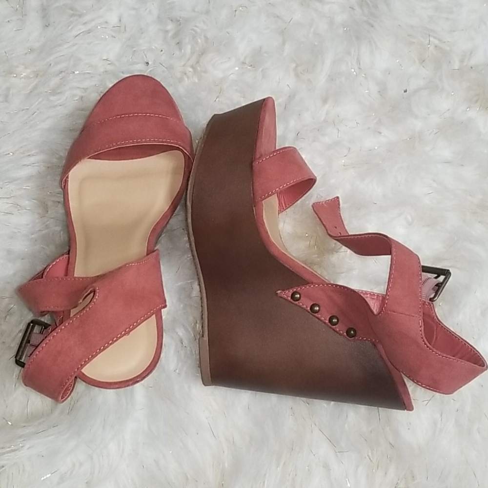 Mauve wedges